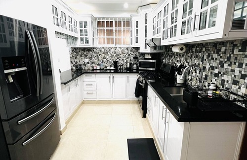 Moca House | Vacation Family Home-5min from STI airport sleep 6 WiFi +Netflix