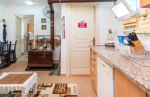 Koycegiz House | Vacation Flat w Pool Garden Patio BBQ in Mugla