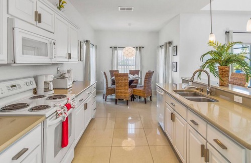 Cumbrian Lakes House | "VACATION FOR LESS" Welcome to NewHaven Palms and Resorts on Cumbrian Lakes
