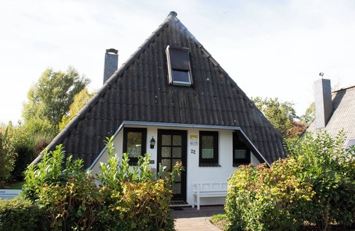 Dorumer Neufeld House | Vacation home Pier OH22. Peaceful and close to the beach.