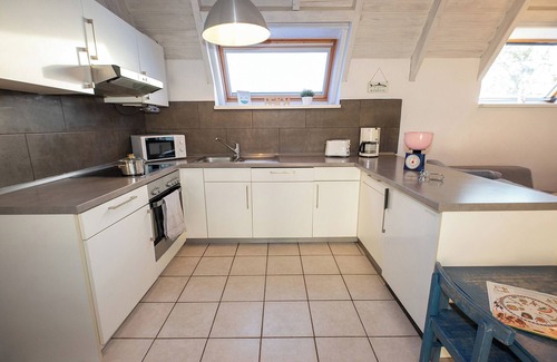 Dorumer Neufeld House | Vacation home Opi Huck Stroot 42 with a beautiful garden and close to the beach.