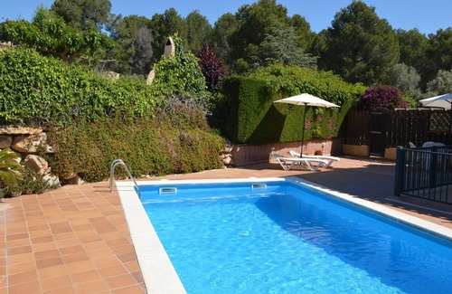 Torroella de Montgri House | Vacation Home "Villa De Ensueño" with Mountain View, Pool & 2 Balconies