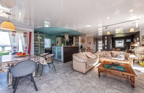 Plougastel-Daoulas House | Vacation Home "La Maison Kermajo" with Sea View, Private Terrace & Wi-Fi