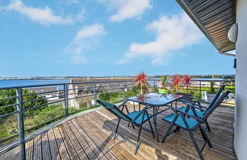 Plougastel-Daoulas House | Vacation Home "La Maison Kermajo" with Sea View, Private Terrace & Wi-Fi