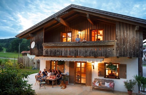 Untertraubenbach Apartment | Vacation home (150sqm) with 3 bedrooms and large garden