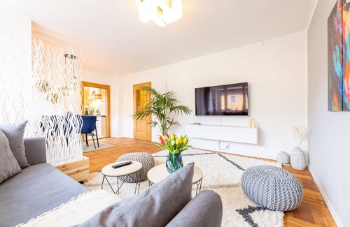Burgkunstadt House | Vacation home (250 sqm) with 2 apartments & garden - ideal for families & groups
