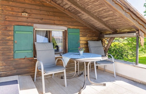 Grassau Apartment | Vacation home 45 sqm, for 2 pers., bedroom, living room, kitchen, south-facing terrace, large balcony. Sunbathing lawn, quiet location with mountain views.
