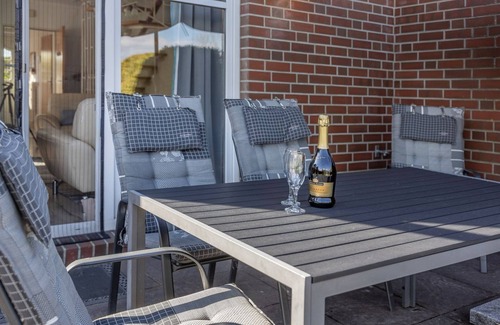 Wittmund House | Vacation home 50046 - Plenty of space: This beautifully situated end terraced house with approx. 75