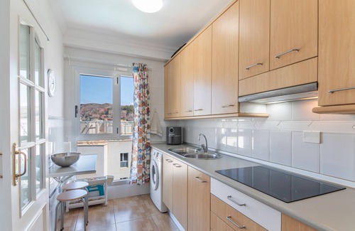 Sardina House | Vacation Home 'Abu Y Abi' with Sea View, Shared Pool and Wi-Fi