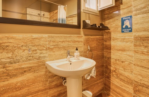 Finestrat House | Vacation Home 'Alquería Pequeña' with Sea View, Shared Pool and Air Conditioning