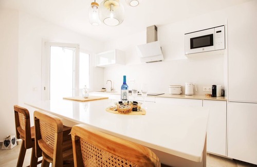 El Cotillo House | Vacation Home 'Amura House' with Private Garden, Balcony and Wi-Fi