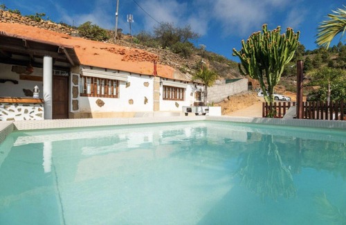 Arico House | Vacation Home 'Añaterve' with Sea View, Private Pool and Wi-Fi
