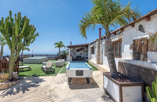 Arico House | Vacation Home 'Añaterve' with Sea View, Private Pool and Wi-Fi