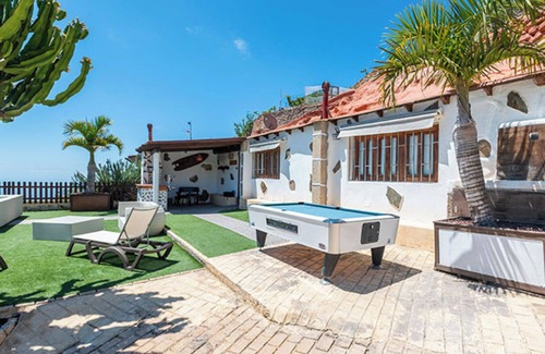 Arico House | Vacation Home 'Añaterve' with Sea View, Private Pool and Wi-Fi
