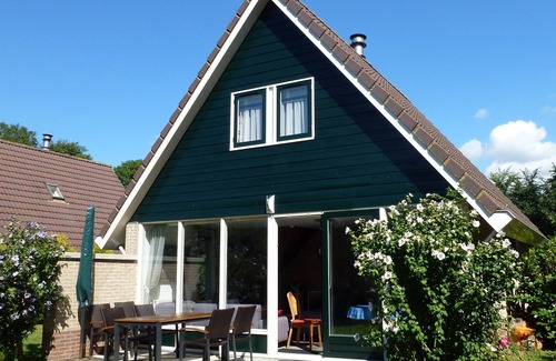 Sint Maarten House | Vacation home at Bungalowpark De Wielen/St. Maarten/North Holland