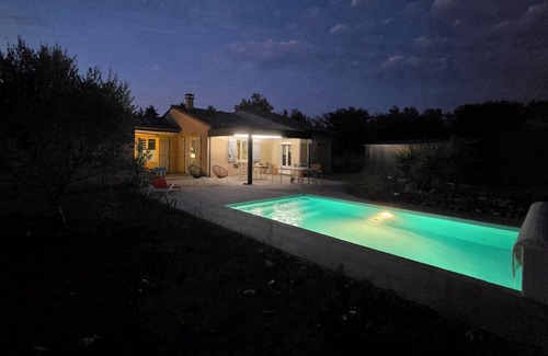 Vaudreuille House | VACATION HOME AT THE FOOT OF LAC DE SAINT FERREOL IDEAL FOR FAMILIES