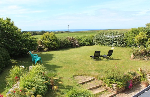 Plozevet House | Vacation home between sea and countryside