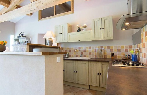 Carpentras House | Vacation home Bezert by Interhome