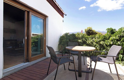 Telde House | Vacation Home 'Cala - Finca La Suerte Grande' with Mountain View, Private Terrace and Wi-Fi