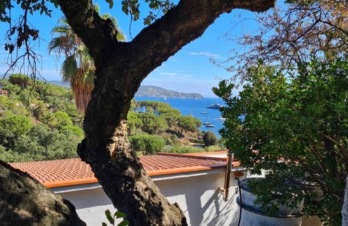 Capoliveri House | Vacation Home Casa Country with Sea View, Garden & Terrace