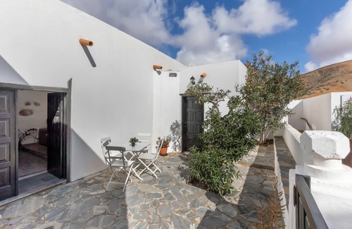 Betancuria House | Vacation Home 'Casa Doña Carmen' with Mountain View, Private Terrace and Wi-Fi