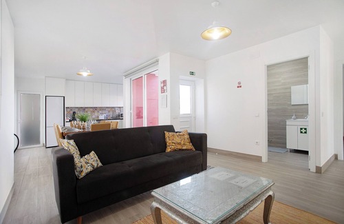 Leiria House | Vacation Home "Casa Davó" with Garden, Air Conditioning & Wi-Fi