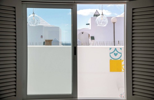 Playa del Cable House | Vacation Home 'Casa La Concha Lanzarote' with Shared Pool, Private Terrace and Wi-Fi