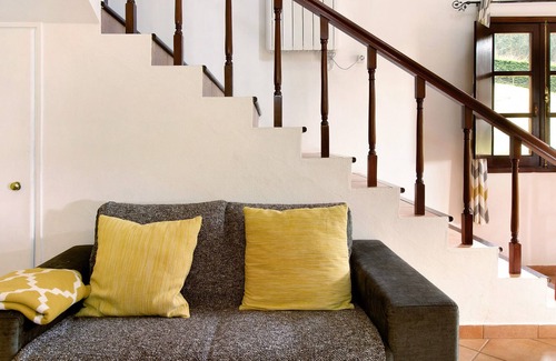 Camacha House | Vacation Home "Casa Flor Estrelicia" with Mountain View, Private Terrace & Wi-Fi