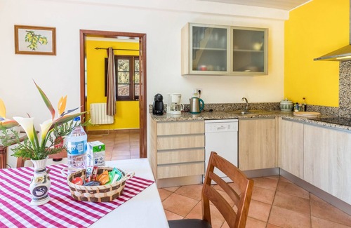 Camacha House | Vacation Home "Casa Lima" with Mountain View, Private Terrace & Wi-Fi