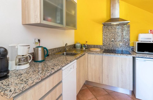 Camacha House | Vacation Home "Casa Lima" with Mountain View, Private Terrace & Wi-Fi