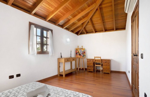 El Rosario Ski Chalet | Vacation Home "Casa Rural Las Goteras" with Sea View, Private Pool & Wi-Fi