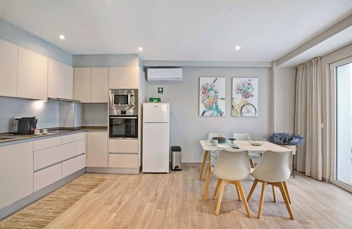 Se House | Vacation Home "Casa Rebelo da Silva" with Private Open Terrace & Wi-Fi