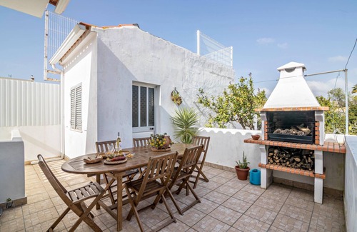Pera House | Vacation Home "Casa Rocha" with Sea View, 2 Private Terraces & Wi-Fi
