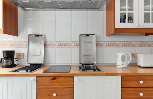 Las Palmas de Gran Canaria House | Vacation Home 'Casa Tila Frente Al Mar' with Sea View, Shared Terrace and Wi-Fi