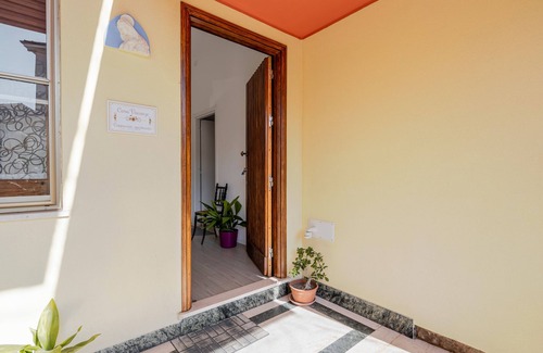 Oristano Historic Centre House | Vacation Home 'Casa Vacanza Gioia' with Large Private Terraces & A/C