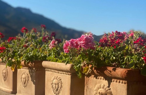 Villaggio delle Mimose House | Vacation Home "Domu Tostoina 1" with Mountain View, Private Garden & Wi-Fi