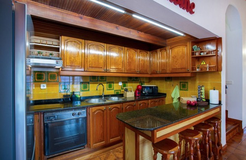 La Concepcion House | Vacation Home 'Finca León' with Mountain View, Terrace and Wi-Fi