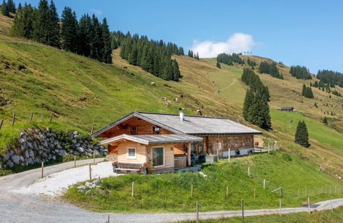 Saalbach-Hinterglemm House | Vacation home for 8 guests with 100m² in Hinterglemm (270560)