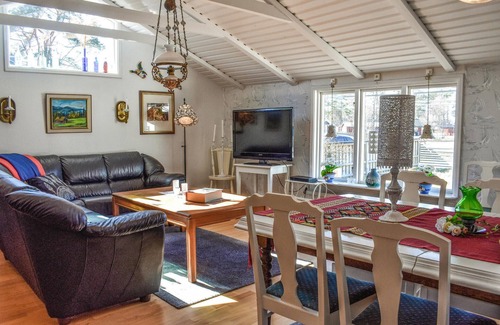 Falkvik House | Vacation home for anglers and hikers