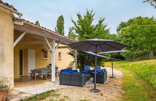 Castillon - Pujols Intercommunalite House | Vacation Home "Le Domaine De Vert-Bois" with 2 Private Terraces & Wi-Fi