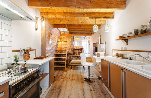 Nuaille d'Aunis House | Vacation Home "Gîte La Muscardine Avec Spa" with Private Terrace & Wi-Fi