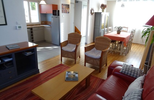 Concarneau Cottage | Vacation home: GR and beach 250m away, "voie verte" 100m away, 2 shower rooms.