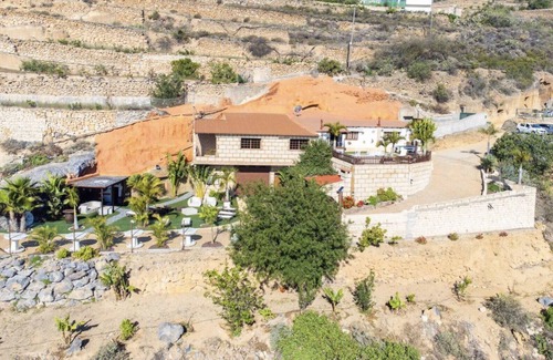Arico House | Vacation Home 'Guayarmina' with Sea View, Shared Pool and Wi-Fi