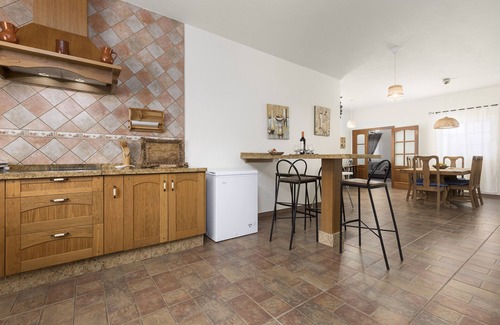 Pajara House | Vacation Home 'Guerepe' with Mountain View, Wi-Fi and Air Conditioning