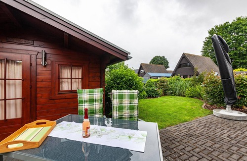 Wissel House | Vacation Home "Haus Seestern" with Private Terrace, Private Garden & Wi-Fi