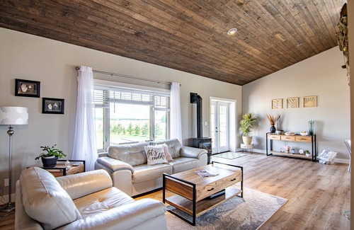 Parkland Beach House | vacation home in a peaceful beach community