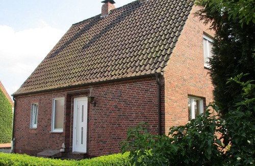 Emden House | Vacation home in Emden, 6 pers., large garden, pets
