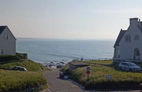 Plouescat House | Vacation home in Plouescat, sea view, feet in the water.