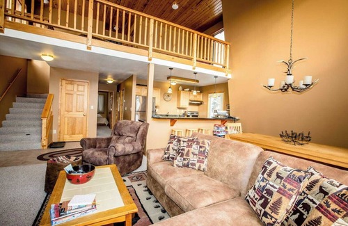 Bessemer House | Vacation Home in Powderhorn Village with Indoor Hot Tub
