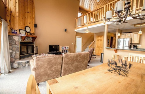 Bessemer House | Vacation Home in Powderhorn Village with Indoor Hot Tub